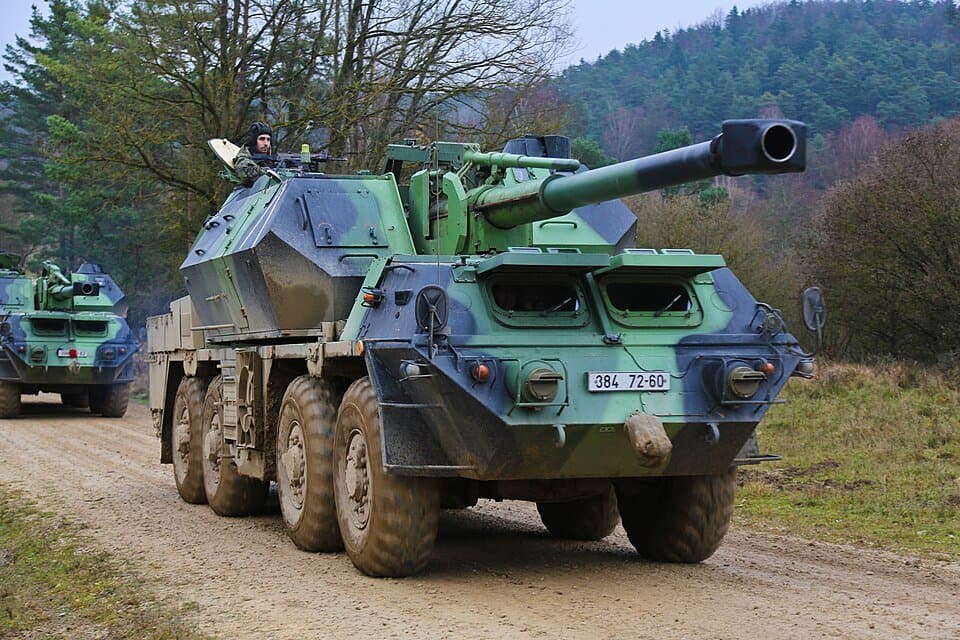 152 mm SpGH DANA — licensed reference photograph