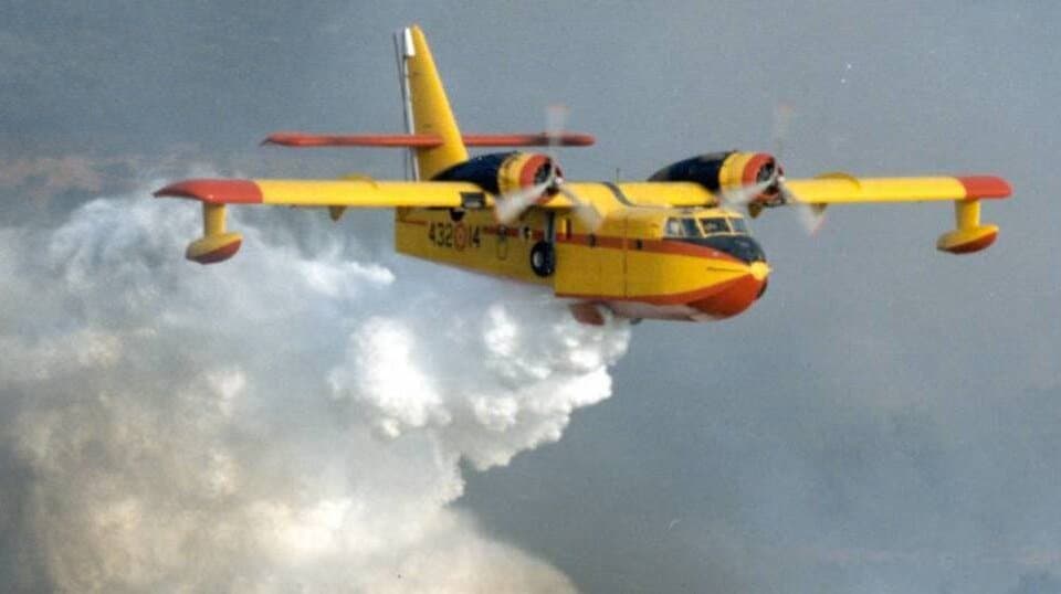 Canadair CL-215 — licensed reference photograph