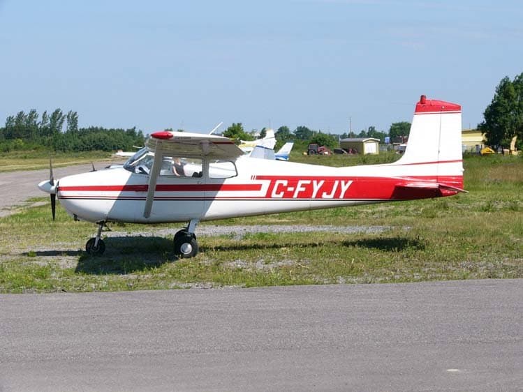 Cessna 172 — licensed reference photograph