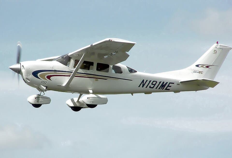 Cessna 206 — licensed reference photograph