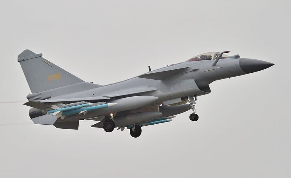 Chengdu J-10 — licensed reference photograph