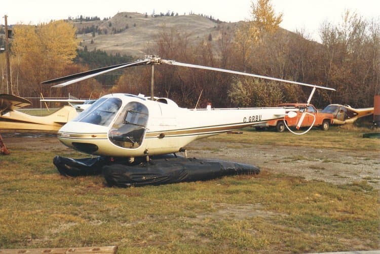 Enstrom F-28 — licensed reference photograph