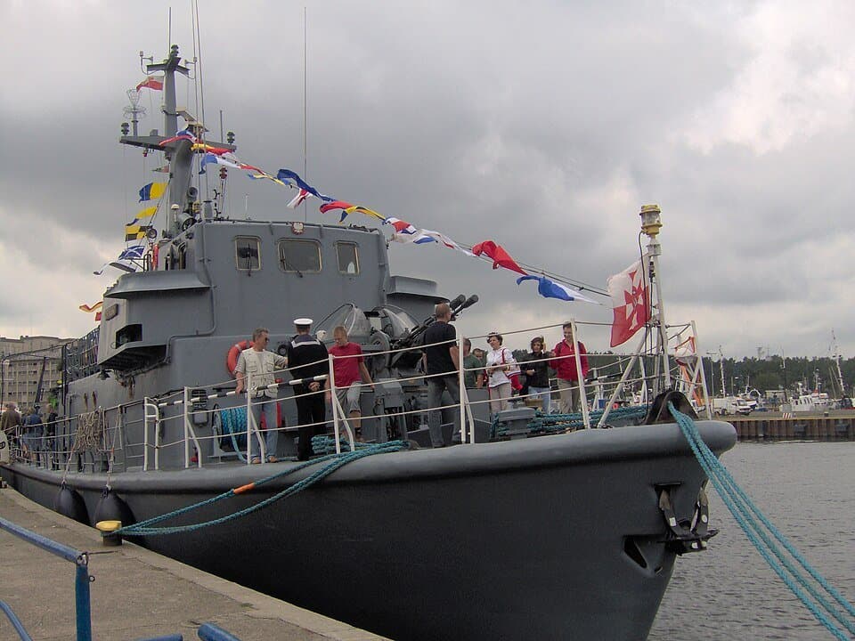 Gardno-class minesweeper — licensed reference photograph