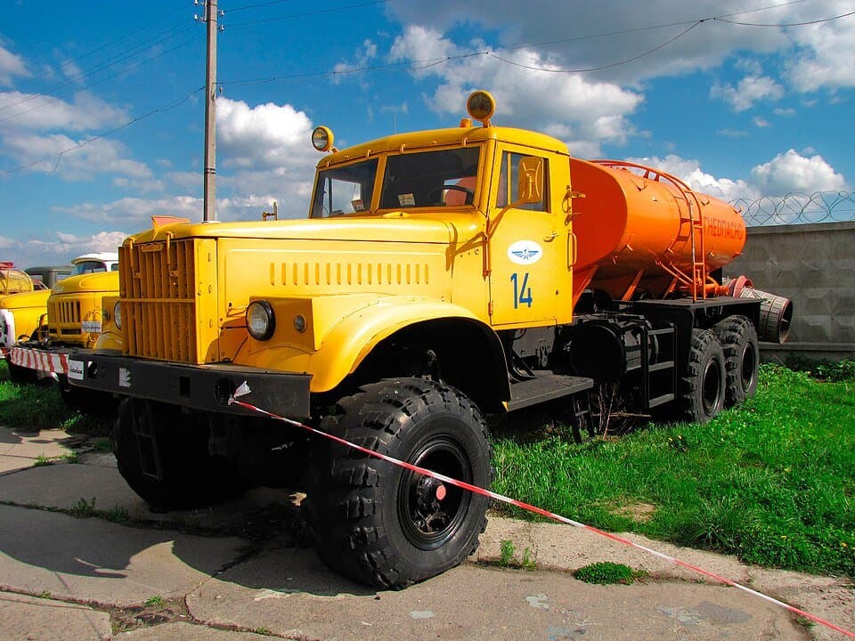 KrAZ-255 — licensed reference photograph