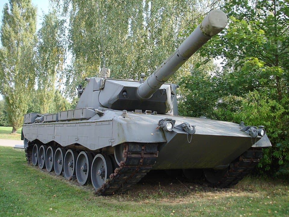 Leopard 2 — licensed reference photograph
