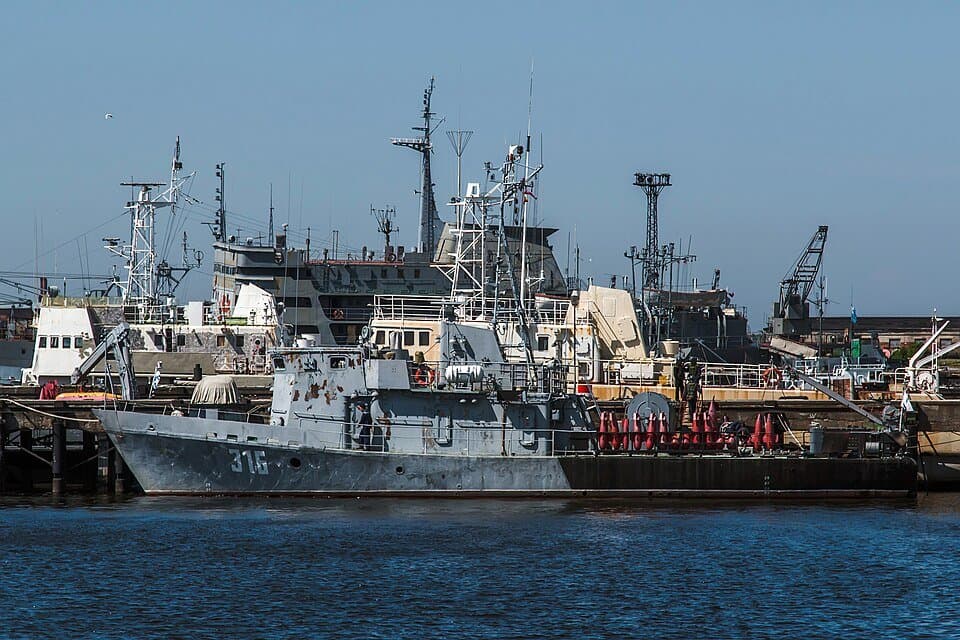 Lida-class minesweeper — licensed reference photograph