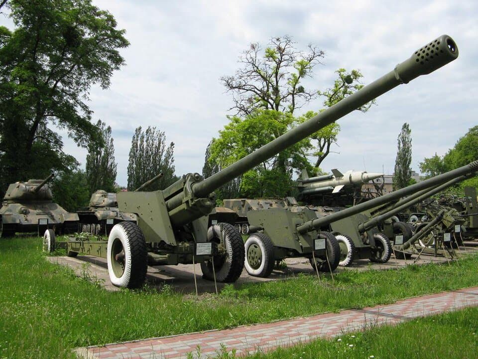 M-46 field gun — licensed reference photograph