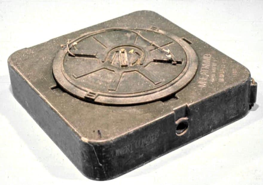 M19 mine — licensed reference photograph