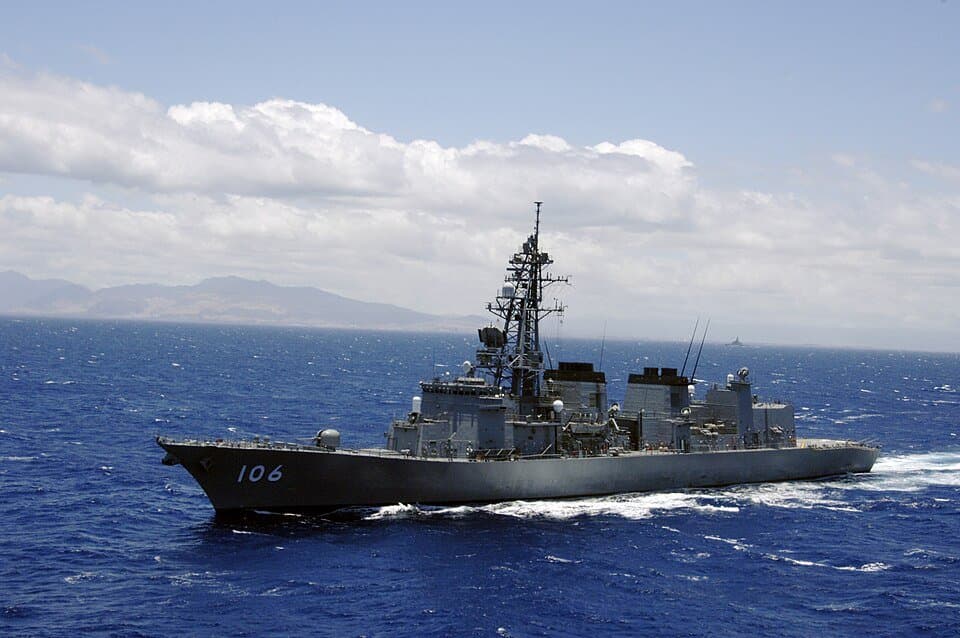 Murasame-class destroyer (1994) — licensed reference photograph