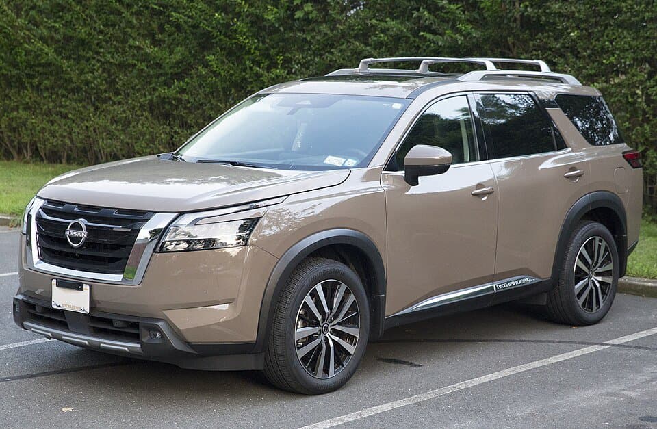 Nissan Pathfinder — licensed reference photograph