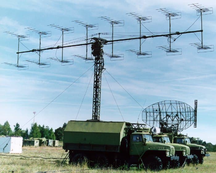 P-18 radar — licensed reference photograph