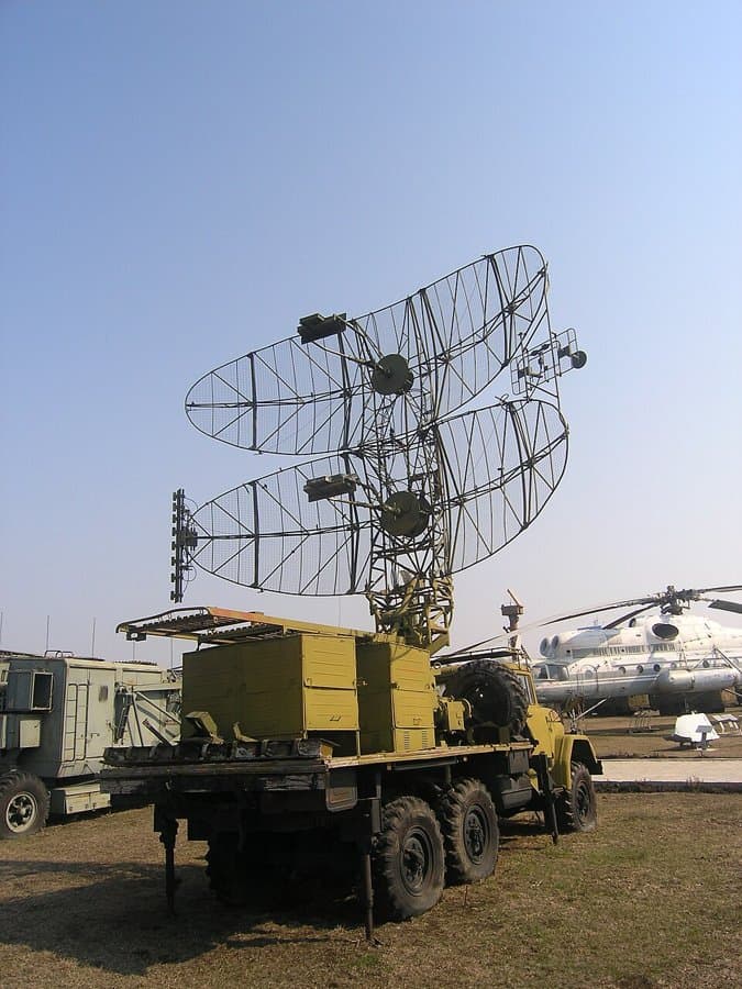 P-19 radar — licensed reference photograph