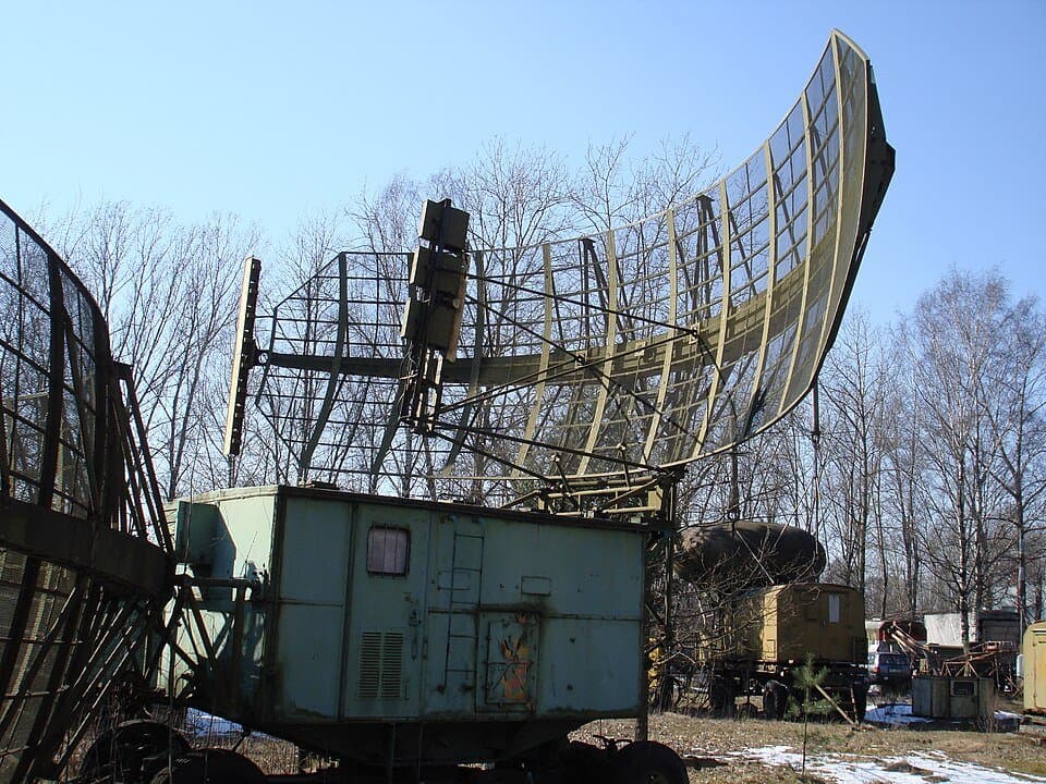 P-35 radar — licensed reference photograph