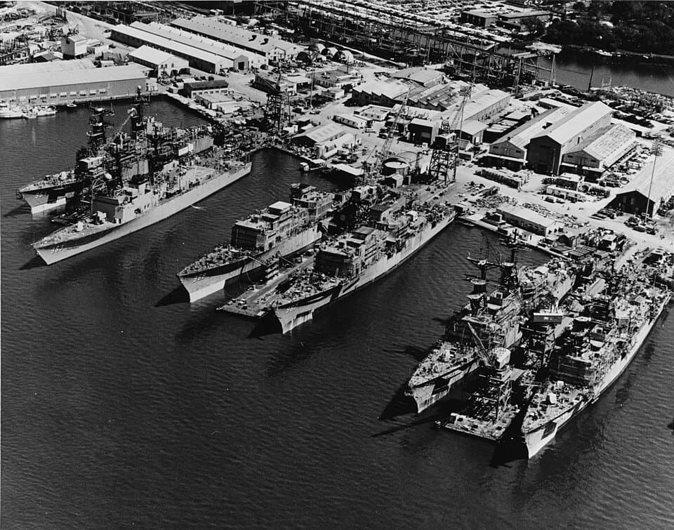 Spruance-class destroyer — licensed reference photograph
