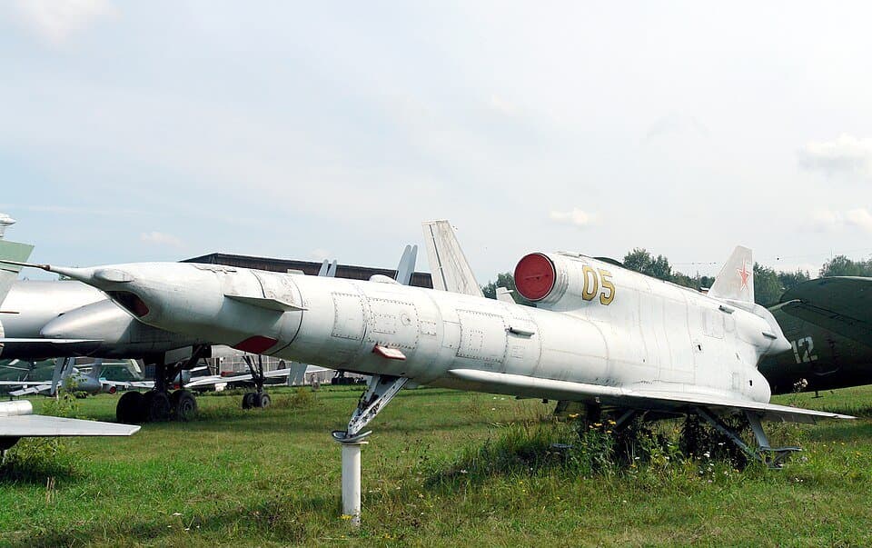Tupolev Tu-141 — licensed reference photograph