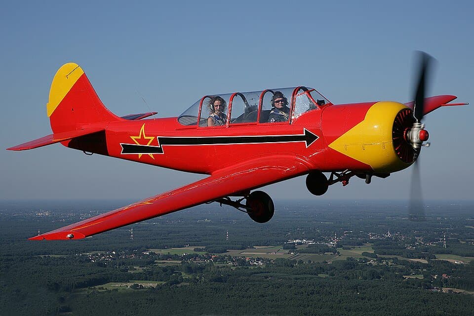 Yakovlev Yak-52 — licensed reference photograph