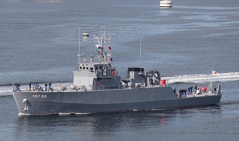YDT-01-class diving support vessel — licensed reference photograph