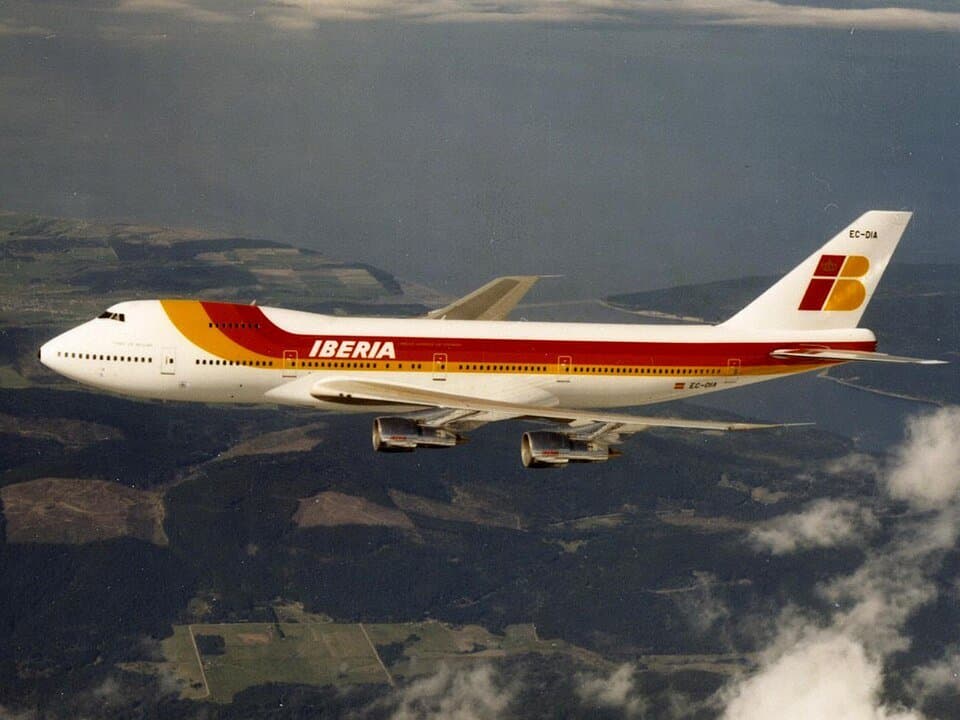 Boeing 747 — licensed reference photograph