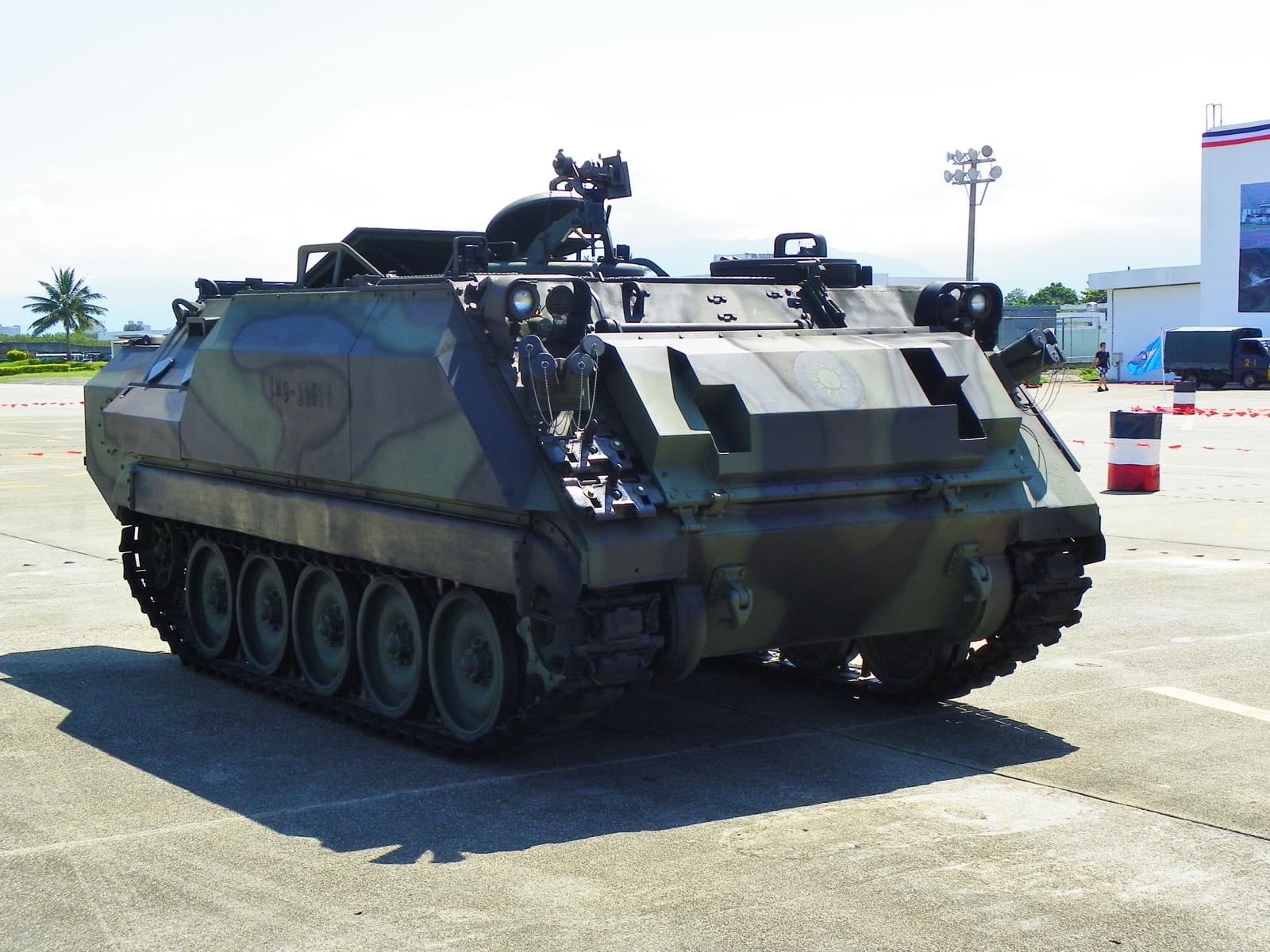 Real photograph of CM21 armored vehicle — ROCA CM-21A Display at Chih Hang Air Force Base 20130601.jpg