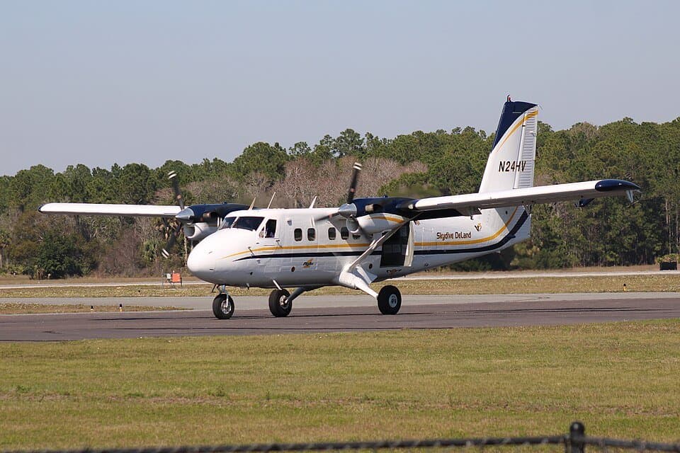 De Havilland Canada DHC-6 Twin Otter — licensed reference photograph