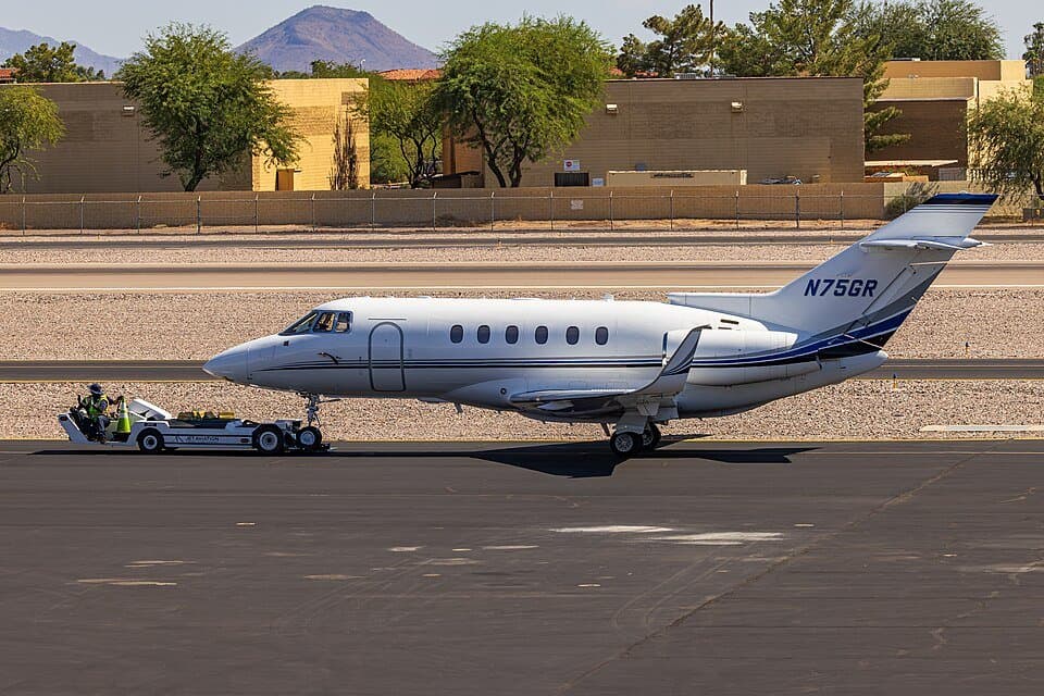 Hawker 800 — licensed reference photograph