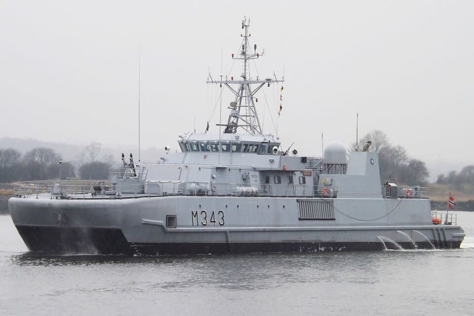 Oksøy-class mine hunter — licensed reference photograph