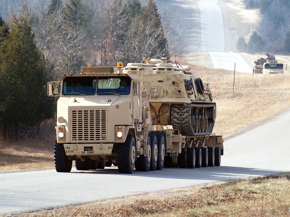 Oshkosh M1070 — licensed reference photograph