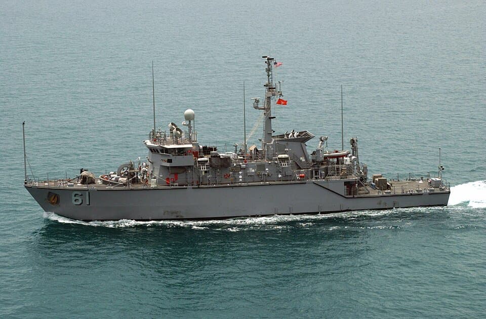 Osprey-class minehunter — licensed reference photograph