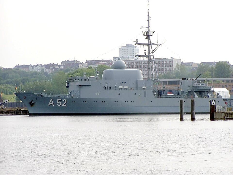 Oste-class fleet service ship — licensed reference photograph