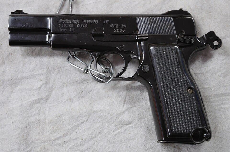 Pistol Auto 9mm 1A — licensed reference photograph