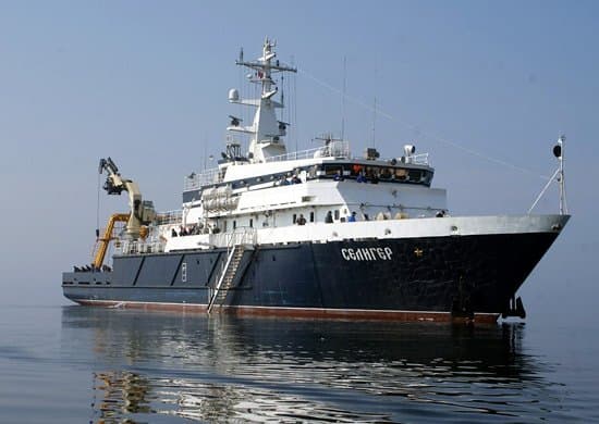 Project 11982 research ship — licensed reference photograph