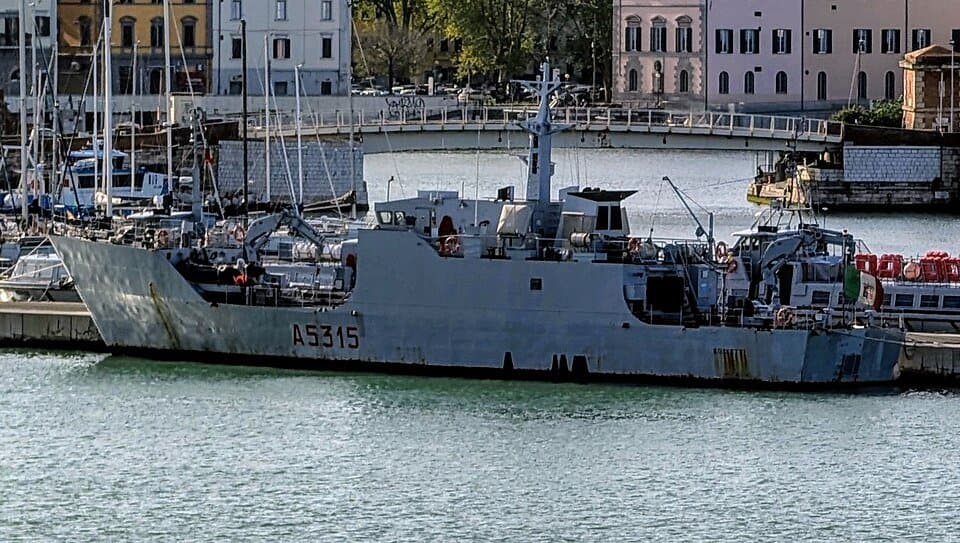 Rossetti-class research vessel — licensed reference photograph