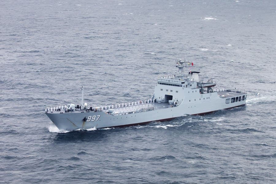 Type 072A landing ship — licensed reference photograph