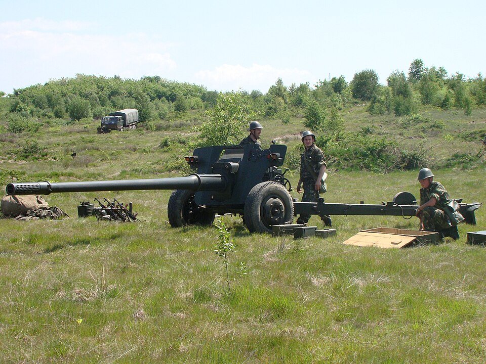 100 mm anti-tank gun M1977 — licensed reference photograph