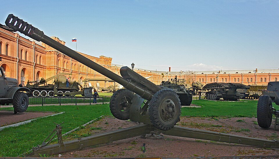 122 mm howitzer 2A18 (D-30) — licensed reference photograph