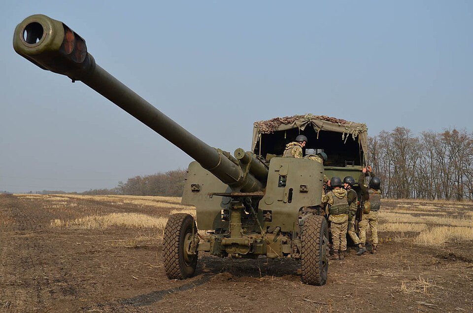 152 mm howitzer 2A65 Msta-B — licensed reference photograph