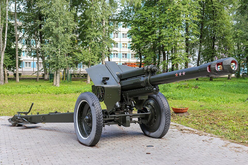 152 mm howitzer M1943 (D-1) — licensed reference photograph