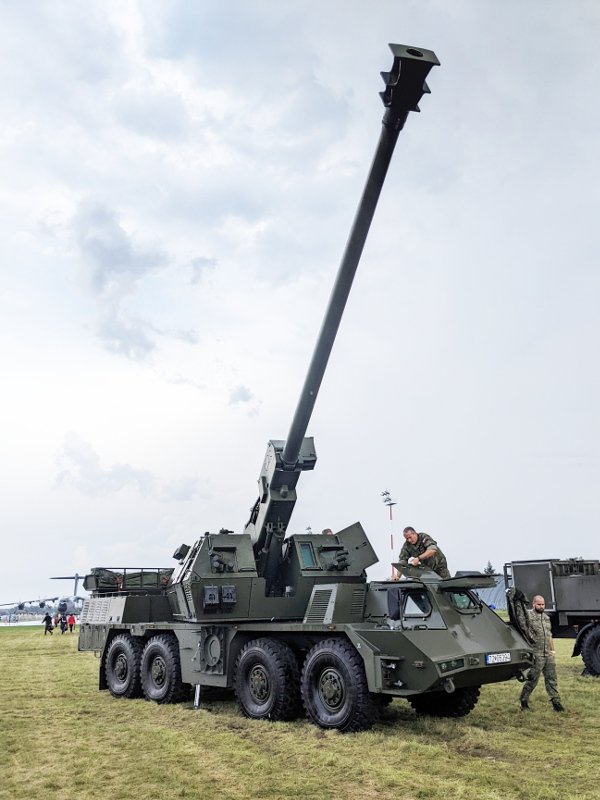 155 mm SpGH Zuzana — licensed reference photograph