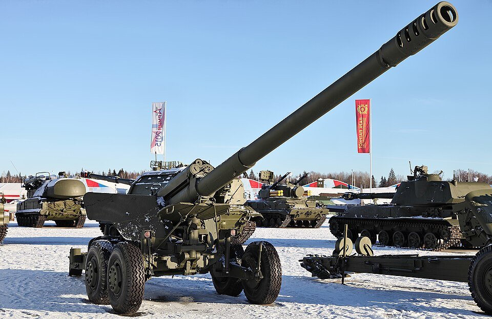 2A36 Giatsint-B — licensed reference photograph