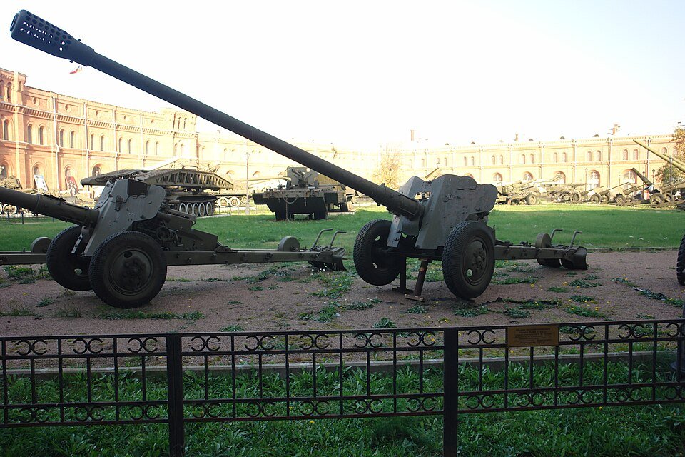 85 mm anti-tank gun D-48 — licensed reference photograph