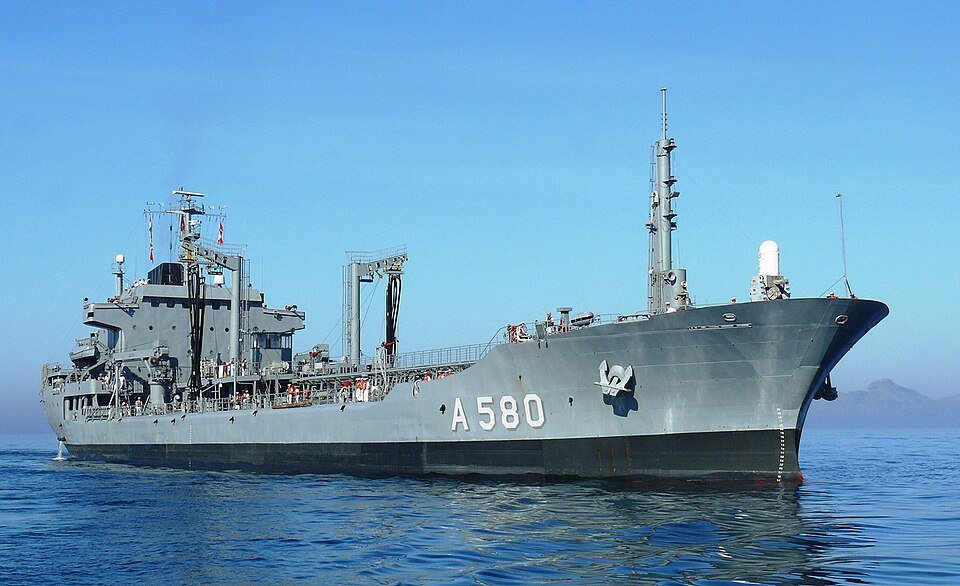 Akar-class replenishment oiler — licensed reference photograph