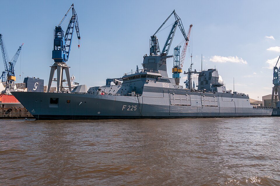Baden-Württemberg-class frigate — licensed reference photograph
