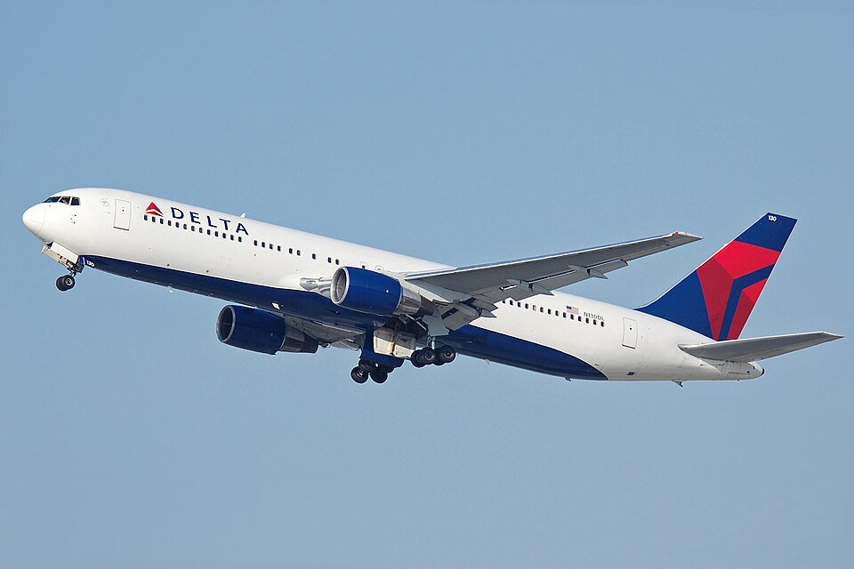 Boeing 767 — licensed reference photograph