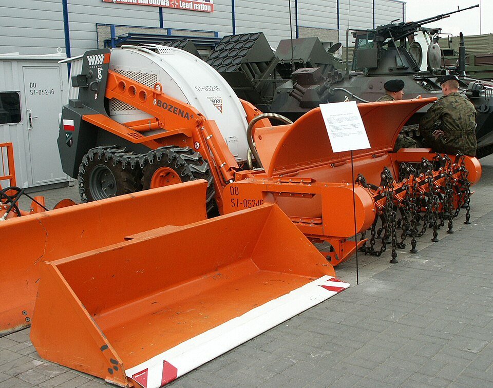 Bożena 4 (anti-mine minesweeper) — licensed reference photograph
