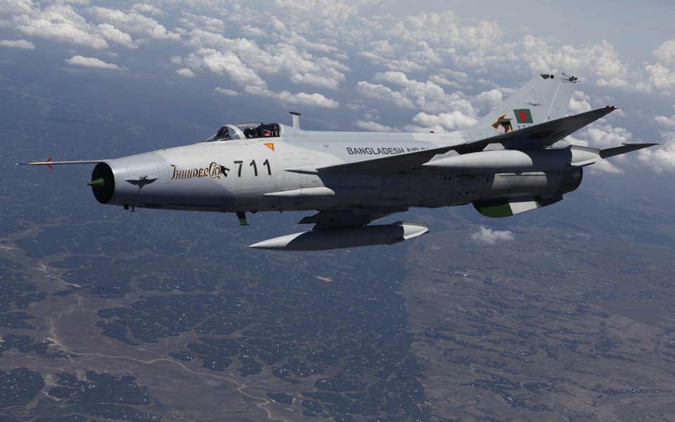 Chengdu J-7 — licensed reference photograph