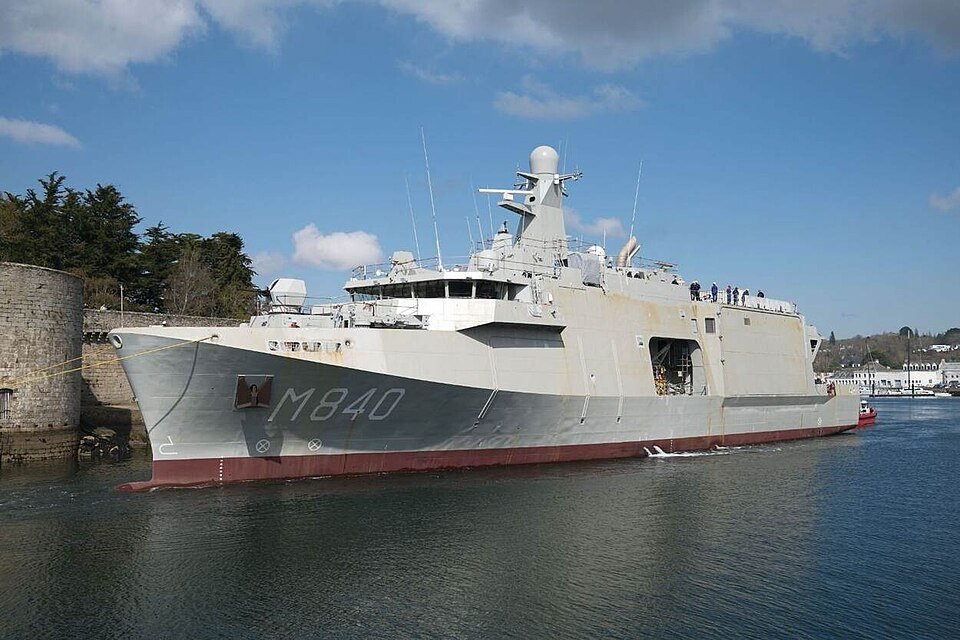 City-class mine countermeasures vessel — licensed reference photograph