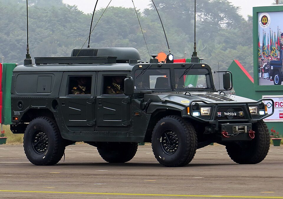 Dongfeng EQ2050 — licensed reference photograph