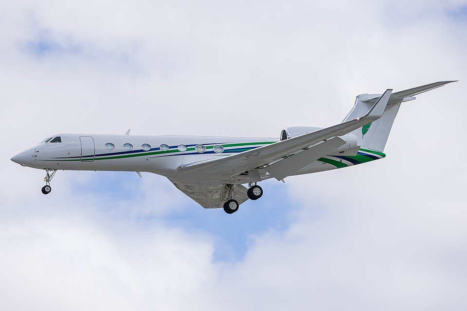 Gulfstream G550 — licensed reference photograph