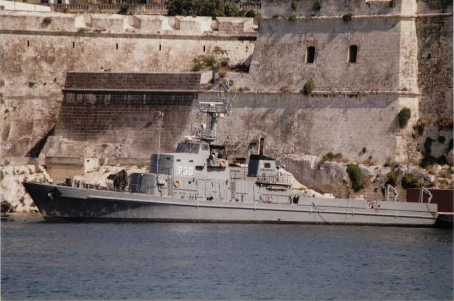Kondor-class minesweeper — licensed reference photograph
