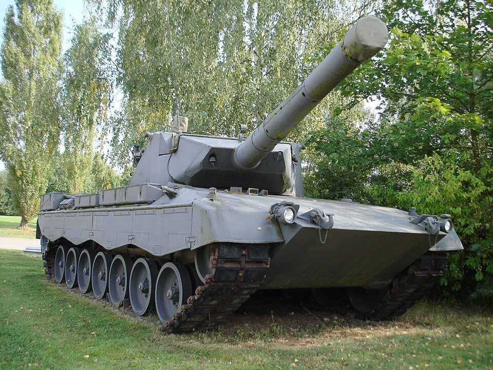 Leopard 2 — licensed reference photograph